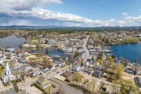 25 Oak Street Wolfeboro NH 03894