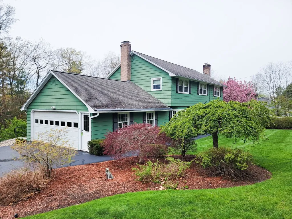 7 Thoreau Drive Nashua NH 03062