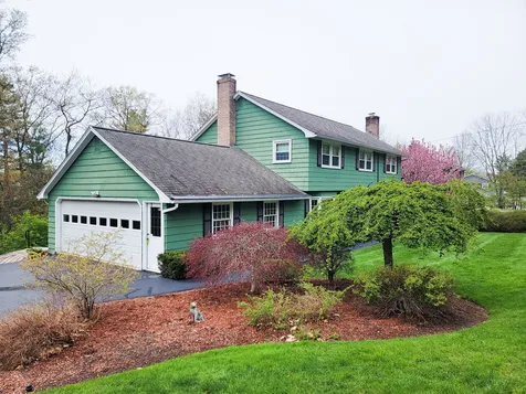 7 Thoreau Drive Nashua NH 03062
