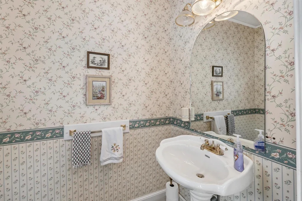 24 Winterhaven Road Wolfeboro NH 03894