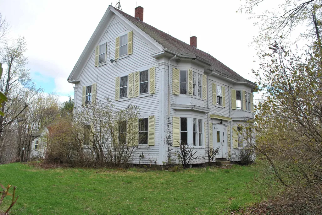 30 Robinson Road Brookfield NH 03872