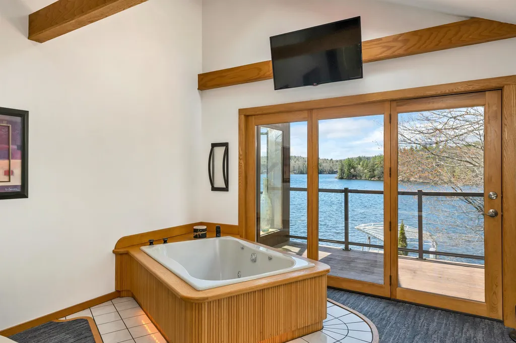 47 Leighton Avenue Laconia NH 03246