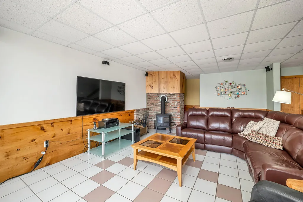 47 Leighton Avenue Laconia NH 03246