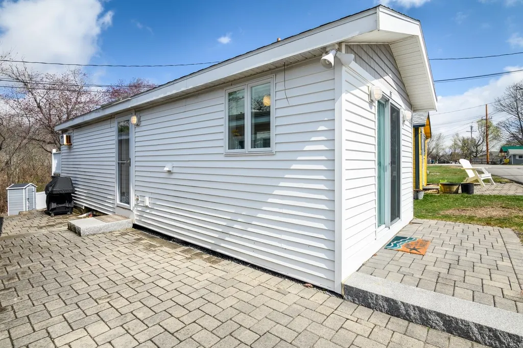 85 Acorn Road Hampton NH 03842