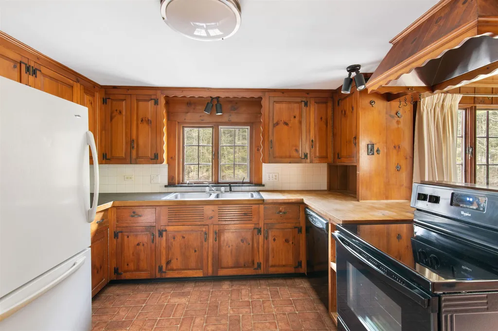 286 Orchard Street Brattleboro VT 05301