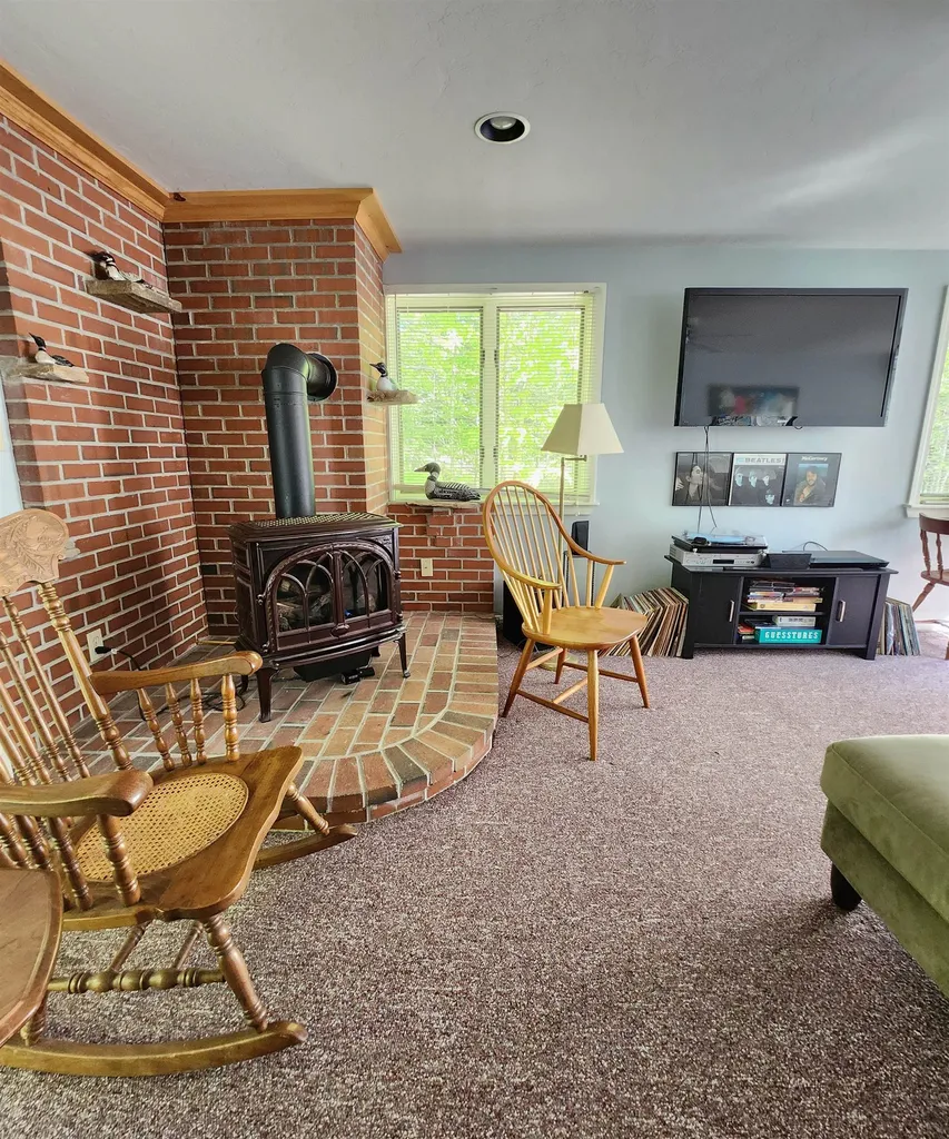 12 Farmington Road Alton NH 03810