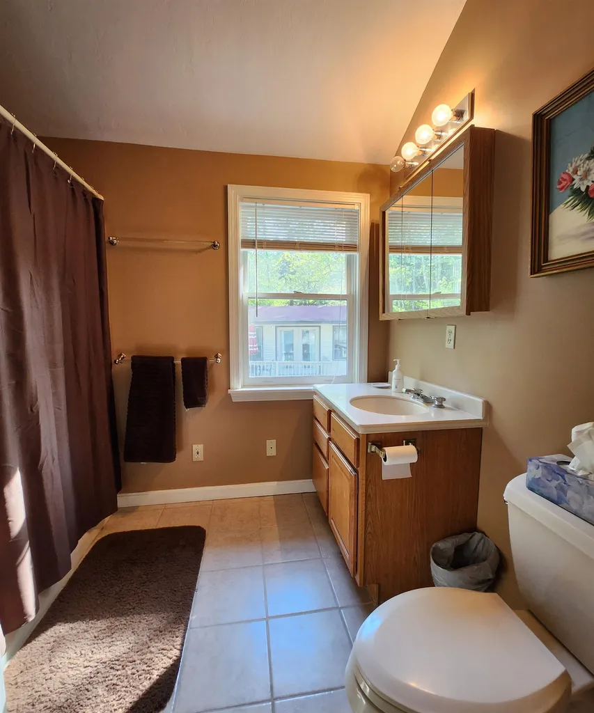 12 Farmington Road Alton NH 03810