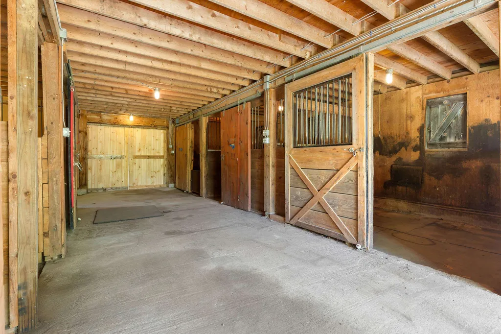 59 Exeter Road North Hampton NH 03862