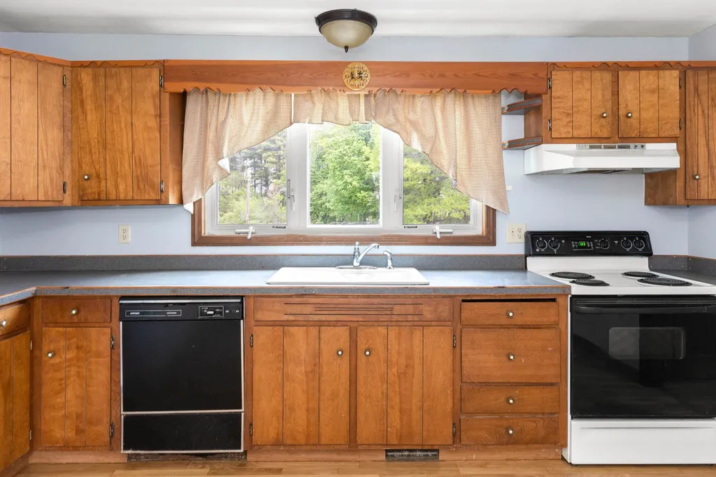 59 Exeter Road North Hampton NH 03862