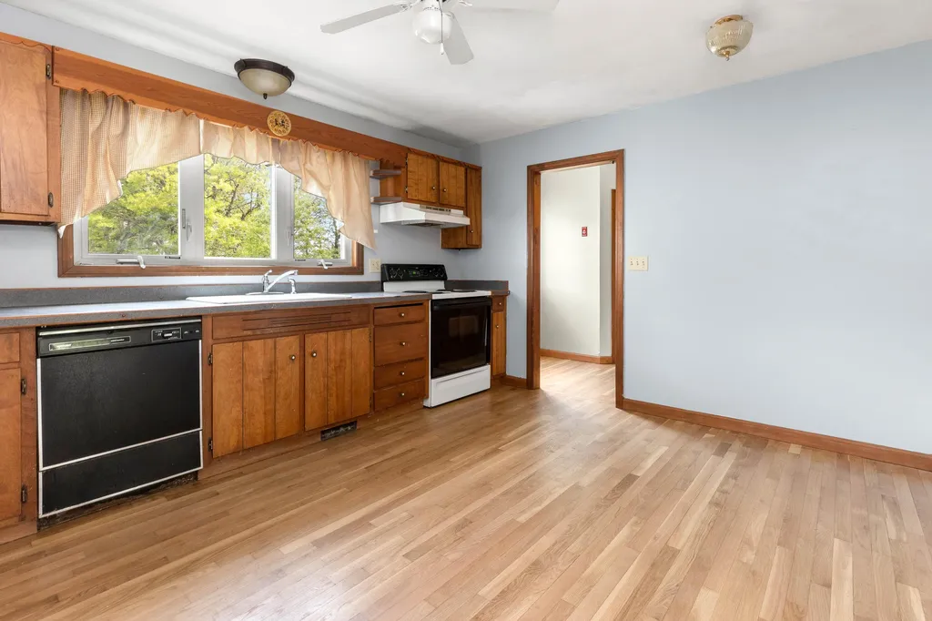 59 Exeter Road North Hampton NH 03862