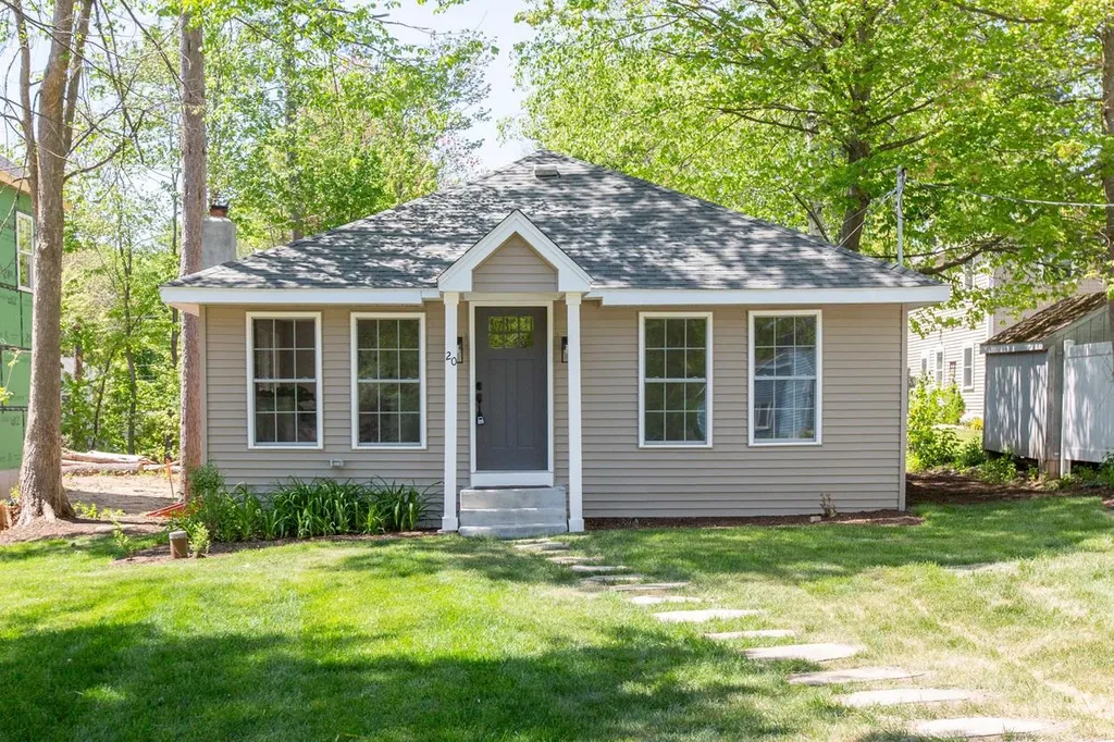 20 Coburn Street Salem NH 03079