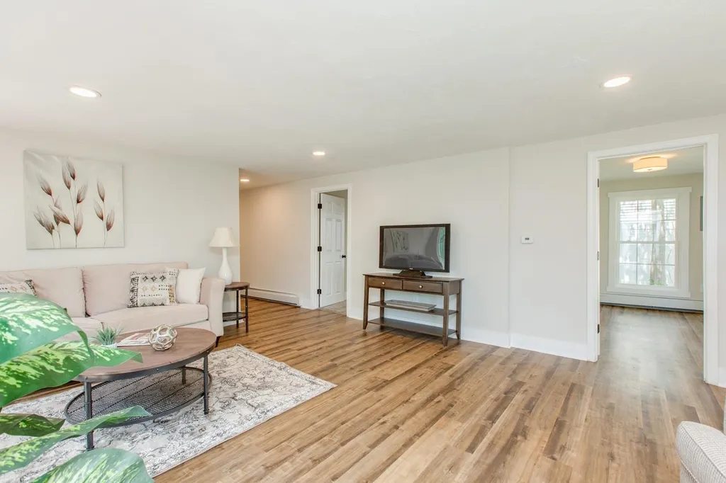 20 Coburn Street Salem NH 03079