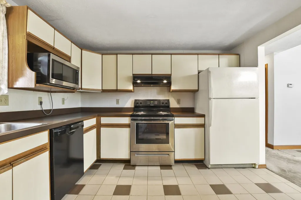 22 Windsor Boulevard Londonderry NH 03053