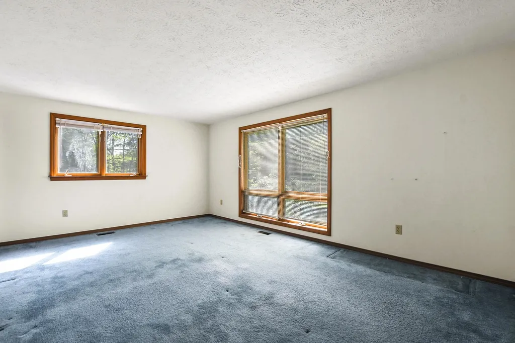 22 Windsor Boulevard Londonderry NH 03053