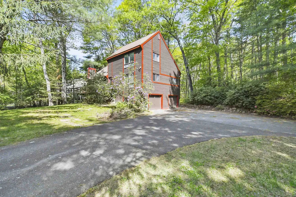 22 Windsor Boulevard Londonderry NH 03053