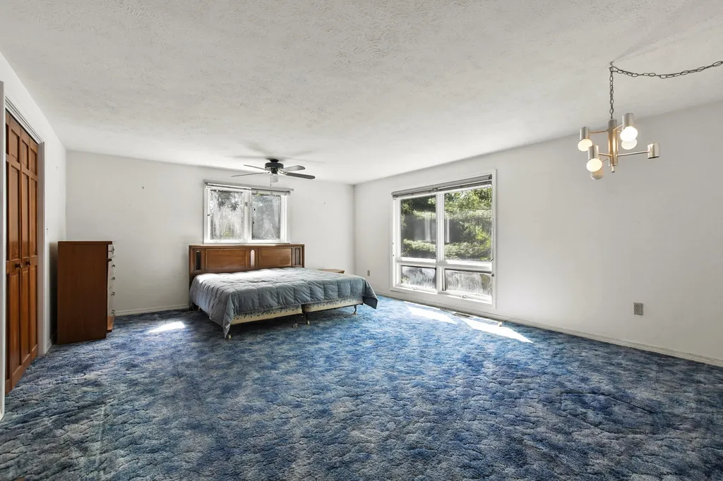 22 Windsor Boulevard Londonderry NH 03053