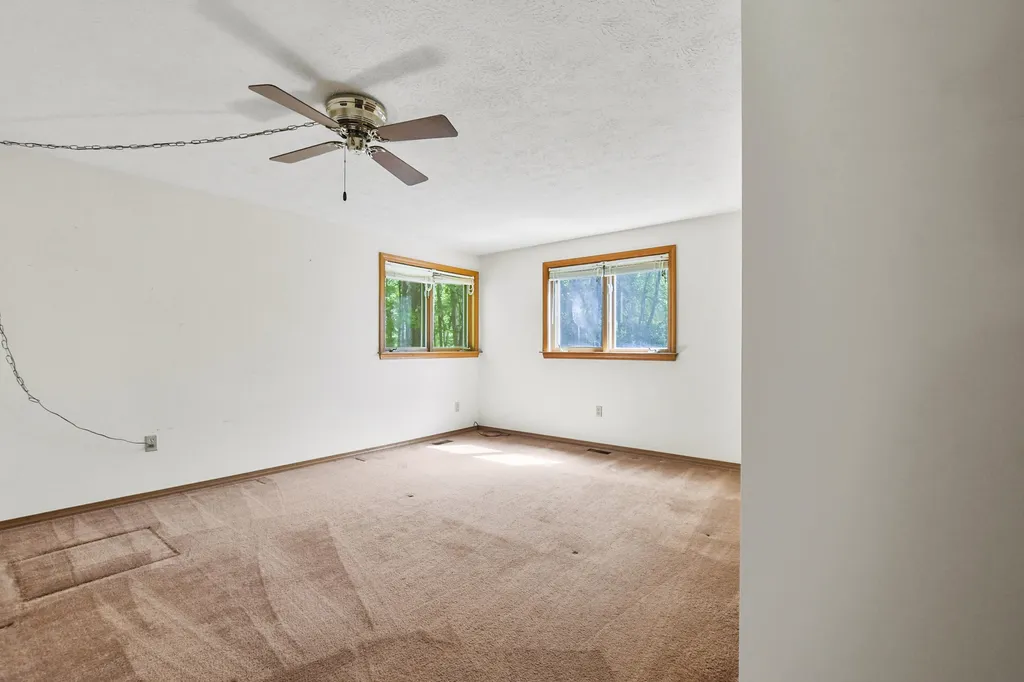 22 Windsor Boulevard Londonderry NH 03053