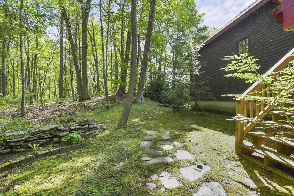 22 Windsor Boulevard Londonderry NH 03053