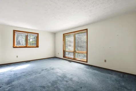 22 Windsor Boulevard Londonderry NH 03053