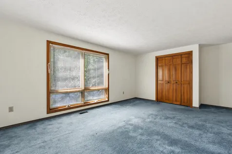 22 Windsor Boulevard Londonderry NH 03053