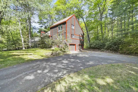 22 Windsor Boulevard Londonderry NH 03053