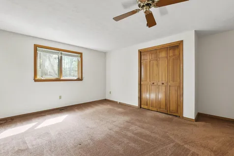 22 Windsor Boulevard Londonderry NH 03053
