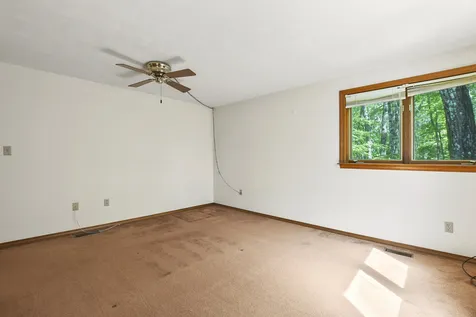 22 Windsor Boulevard Londonderry NH 03053