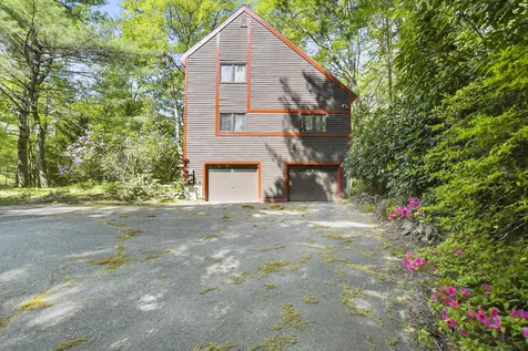 22 Windsor Boulevard Londonderry NH 03053
