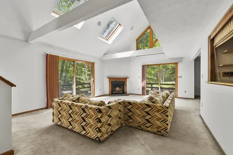22 Windsor Boulevard Londonderry NH 03053