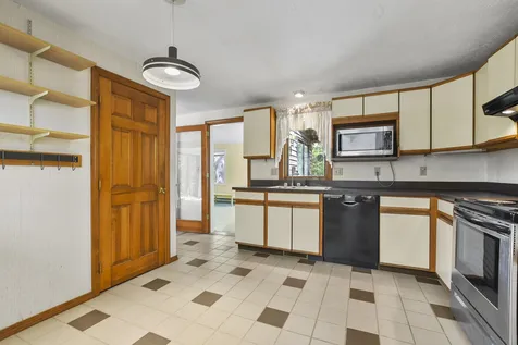 22 Windsor Boulevard Londonderry NH 03053