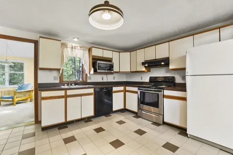 22 Windsor Boulevard Londonderry NH 03053