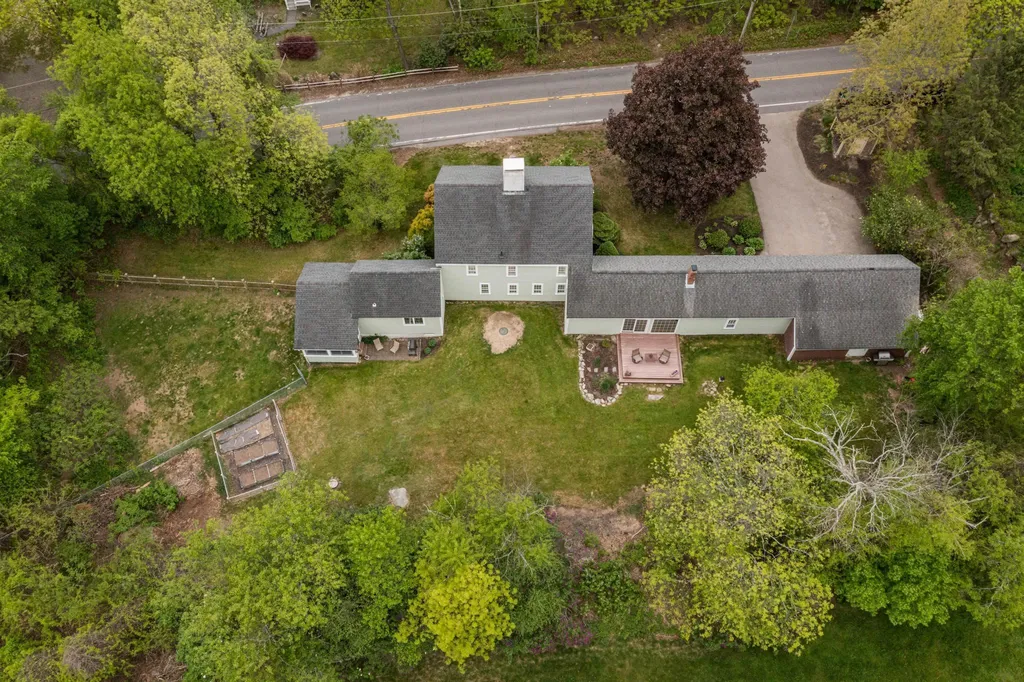 26 Lamprey Road Kensington NH 03833