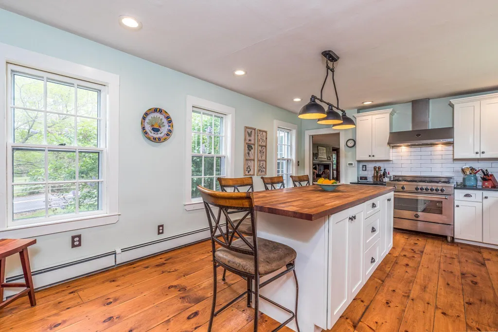 26 Lamprey Road Kensington NH 03833
