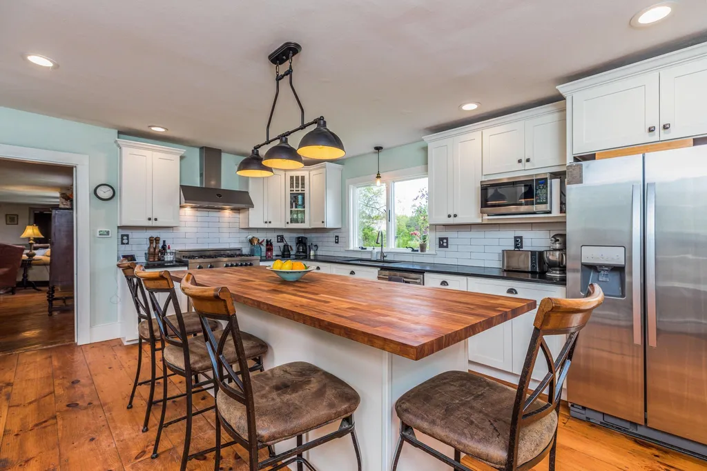 26 Lamprey Road Kensington NH 03833