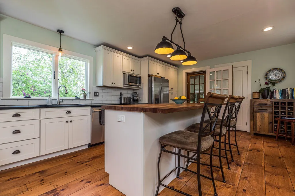 26 Lamprey Road Kensington NH 03833