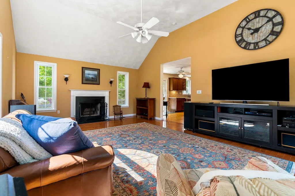 11 Litchfield Circle Pelham NH 03076