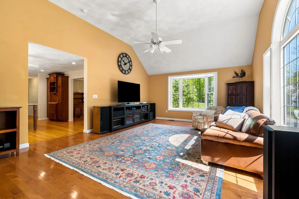 11 Litchfield Circle Pelham NH 03076