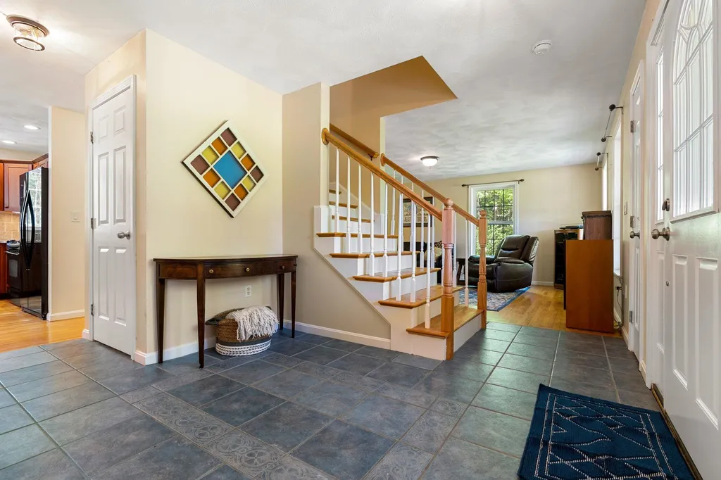 11 Litchfield Circle Pelham NH 03076