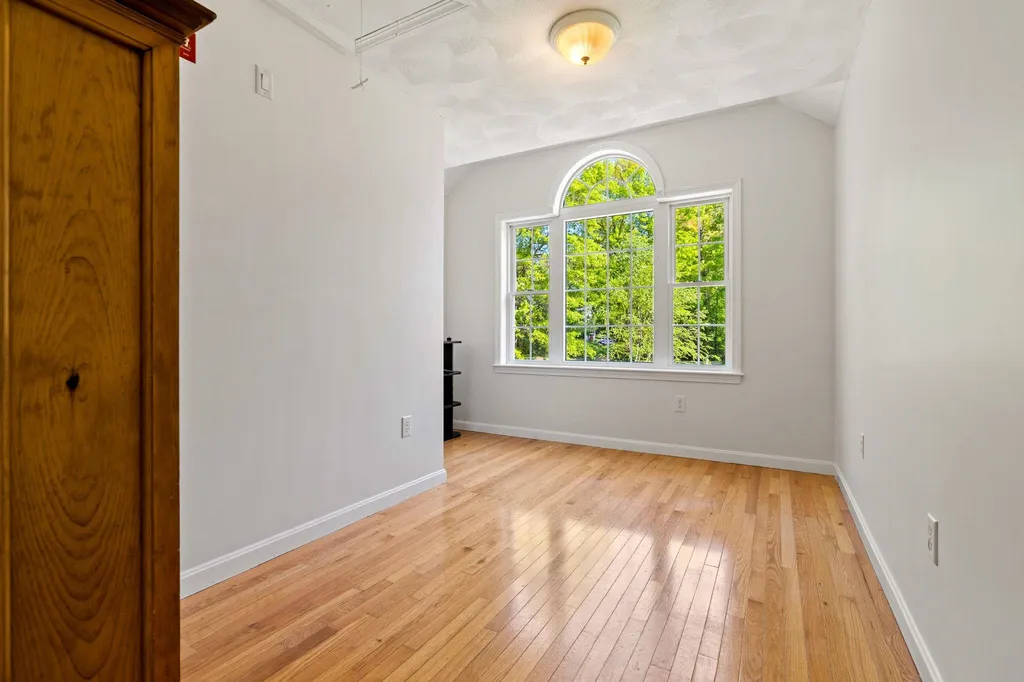 11 Litchfield Circle Pelham NH 03076