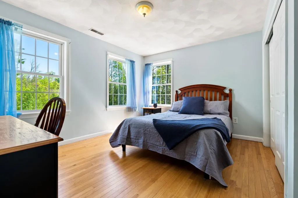 11 Litchfield Circle Pelham NH 03076