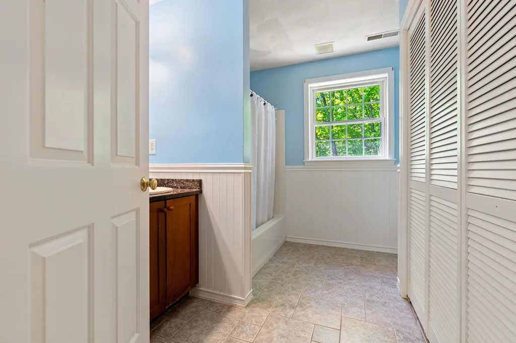 11 Litchfield Circle Pelham NH 03076