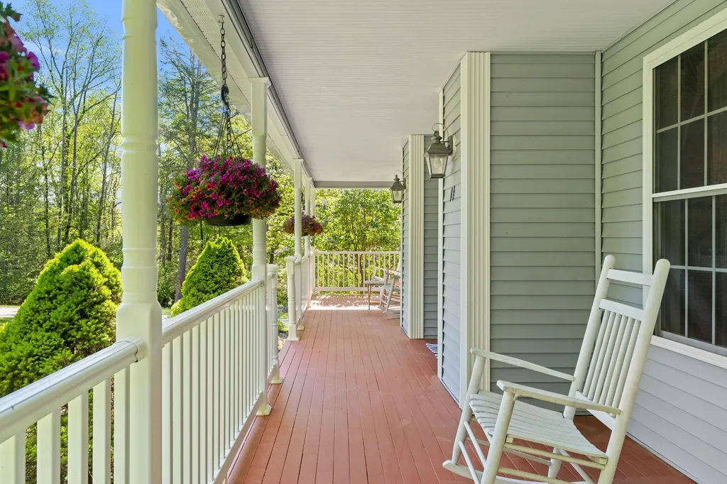 11 Litchfield Circle Pelham NH 03076