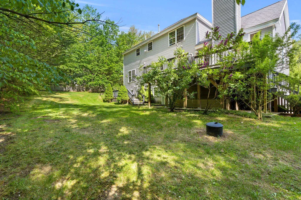 11 Litchfield Circle Pelham NH 03076
