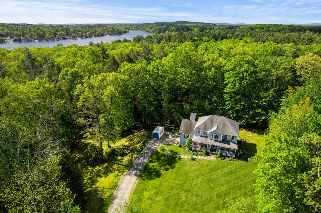 11 Litchfield Circle Pelham NH 03076