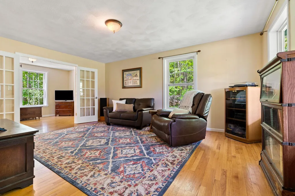 11 Litchfield Circle Pelham NH 03076
