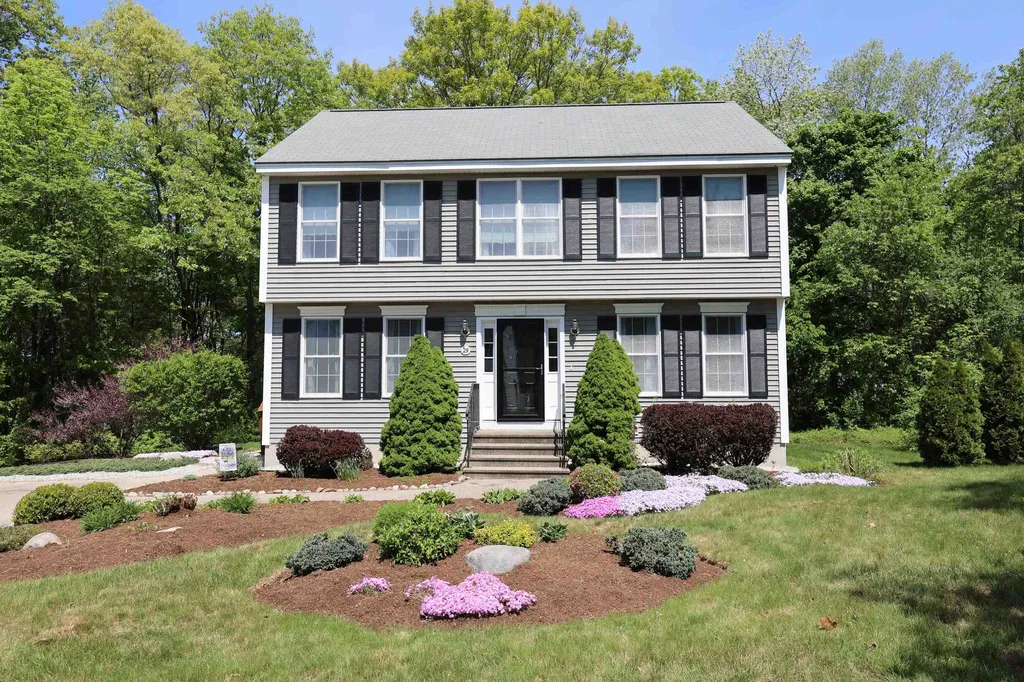 29 Peaslee Drive Pembroke NH 03275
