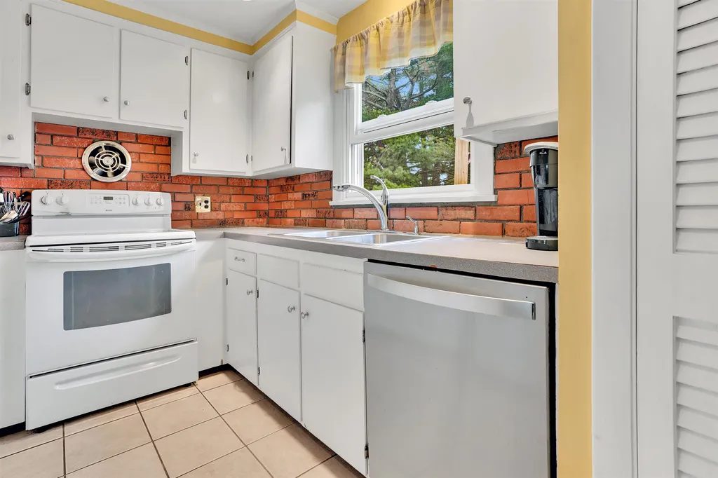 6 Greenfield Drive Somersworth NH 03878