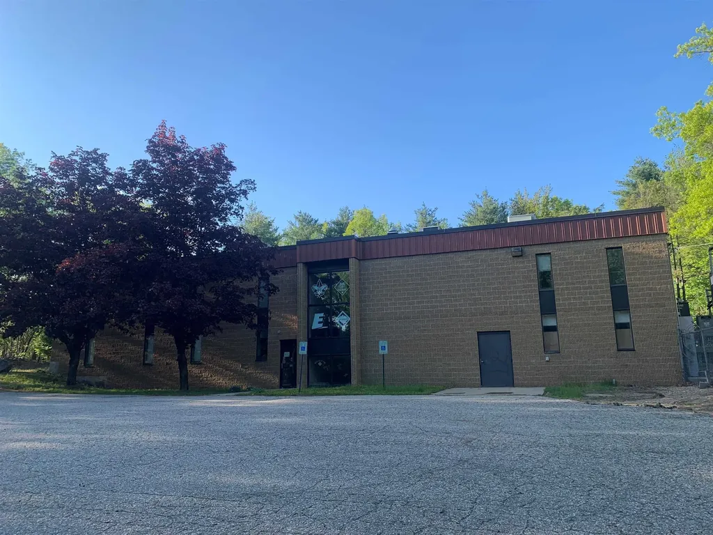 571 Holt Avenue Manchester NH 03109