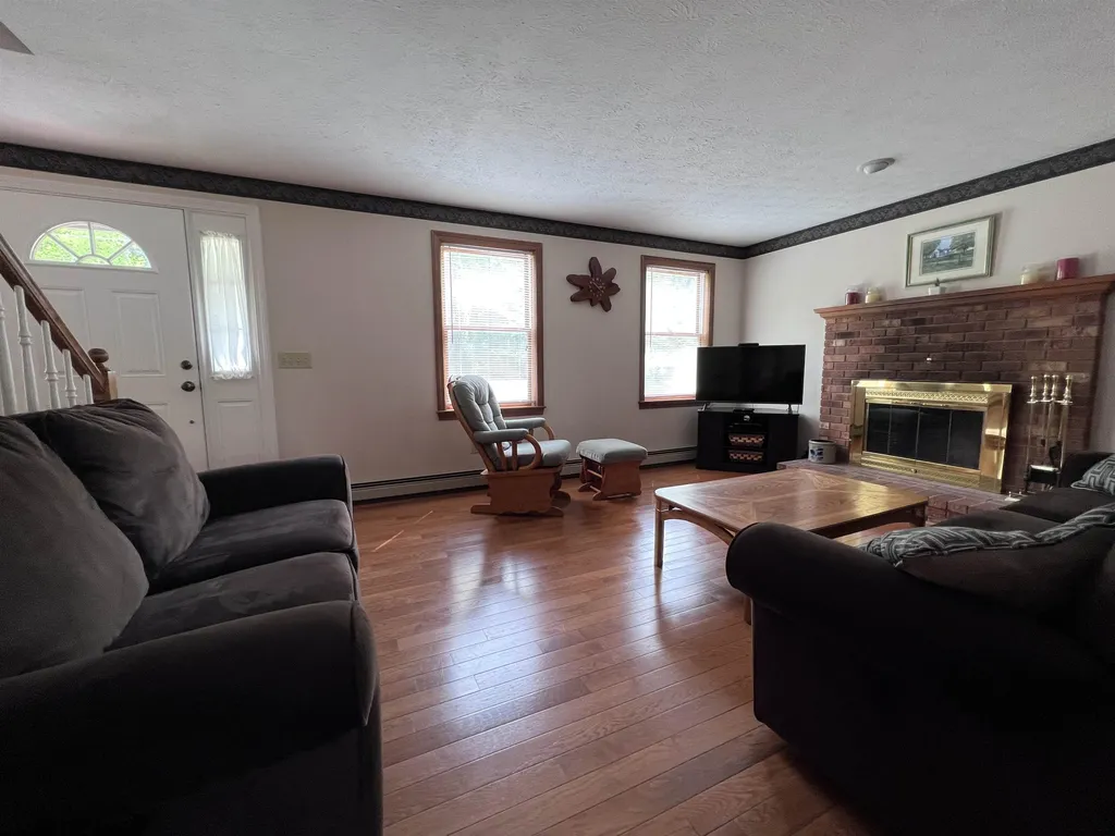 14 Cindy Drive Hooksett NH 03106