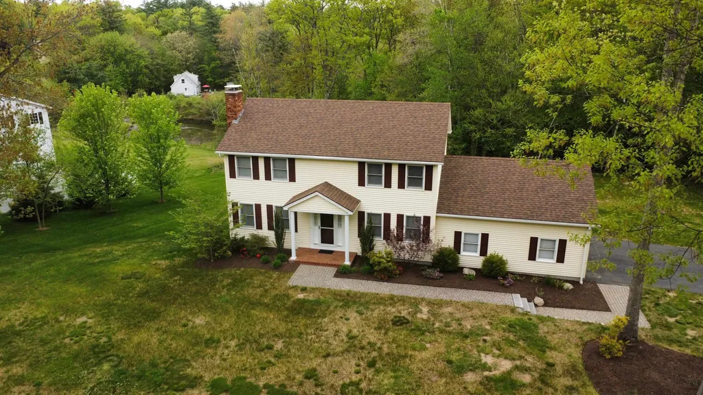 14 Cindy Drive Hooksett NH 03106